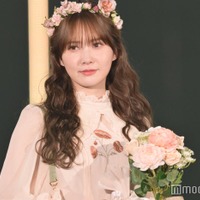 日向坂46加藤史帆、花冠姿で可憐にランウェイ 客席にサプライズも＜TGC 2023 S／S＞ 画像