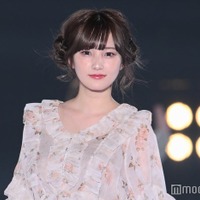 美女YouTuberかす、透け素材コーデ＆お団子ヘアが可愛い＜関西コレクション 2023 S／S＞ 画像