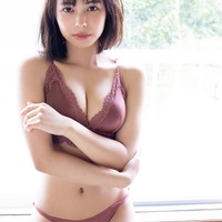 「ドンブラザーズ」宮崎あみさ、美谷間くっきりランジェリー姿披露 画像