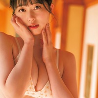 「制コレ」杉本愛莉鈴、美谷間くっきり 温泉旅行で妖艶な魅力放つ 画像