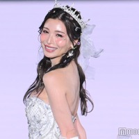 結婚のレジェンドキャバ嬢みゆう、夫と頬寄せ合う未公開ウェディングショット披露「これからも岡田夫婦を宜しくお願い致します」 画像