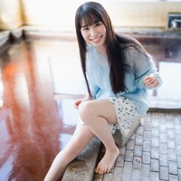STU48岡田あずみ、スラリ美脚披露 自然な笑顔にキュン 画像