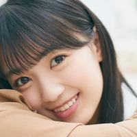 日向坂46平尾帆夏、笑顔輝く接近ショット「裏側で支えるような人になりたい」グループへの思いも語る＜四期生のぽかぽか写真館＞ 画像