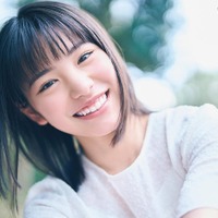 當真あみ、圧倒的透明感放つ くつろぐ等身大の姿も 画像