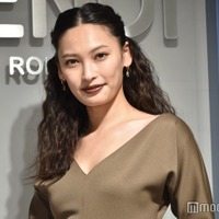 大政絢、“最高な旅”休日満喫ショットで美背中披露「美しい」「素敵」の声 画像