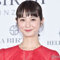 第2子出産の佐々木希、トレーニング再開を報告 柔軟なポーズも公開 画像