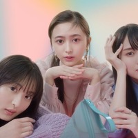 乃木坂46の遠藤さくら・賀喜遥香・井上和、撮影でいちゃいちゃ キュートなNGシーンも 画像