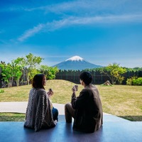 山梨にサウナ付き別荘ホテル「アブラサス ハウス 富士河口湖」富士山ビューの空間で上質な休息を 画像