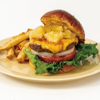 沖縄にフルーツグルメバーガー専門店「LITOR」牛100%パティ×旬の果物の新たな美味しさ提案 画像