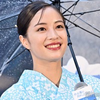 広瀬すず、イベント開始直前のハプニングに“気遣い”光る 浴衣姿で華やかに登場＜水は海に向かって流れる＞ 画像