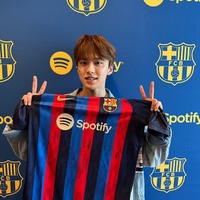 JO1河野純喜、FCバルセロナ公式SNS突如登場で反響 選手たちとの豪華ショット公開 画像