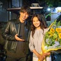 福士蒼汰&玄理「弁護士ソドム」笑顔でクランクアップ「密度の濃い日々を過ごせた」 画像