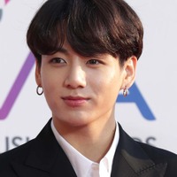 BTSジョングク、生配信で再び寝落ち 20分以上寝顔見せ強制終了 画像