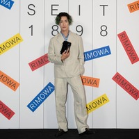 Snow Man岩本照、グリーンヘア＆高いファッションセンス披露「RIMOWA」125周年記念イベントに800人以上のゲスト来場 画像