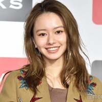 山本舞香、練習中から“ノーバン”の始球式裏側 美腹筋＆フォームに注目集まる 画像