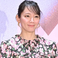 吉岡里帆、花柄ワンピで華やかに登場 新たな手法を駆使した映画主演に胸躍らす「魔法みたいな時間」＜アイスクリームフィーバー＞ 画像