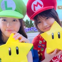 福原遥&大原優乃、マリオ&ルイージの“おそろコーデ”でUSJ満喫「眼福すぎる」と話題 画像