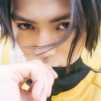 「仮面ライダーギーツ」簡秀吉「裸一貫で身体を張って頑張りました」1st写真集「IKKAN」決定 画像