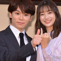 足立梨花&HANDSIGN・TATSU、2ショットで結婚会見 手話で自己紹介&“2人の出会いの曲”も流れる 画像