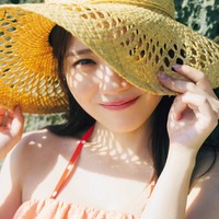 乃木坂46田村真佑がビーチでリラックス 1st写真集先行カット解禁<恋に落ちた瞬間> 画像