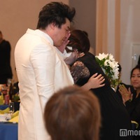 へずまりゅうが涙 結婚式で炎上後の変化語る 画像