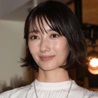 「こっち向いてよ向井くん」洸稀(波瑠)のファッションが話題「公式が出してくれるとは」「真似したい」 画像