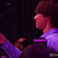 Aぇ! group福本大晴、記者席飛び越え顎クイ&キス ホストの“必殺テクニック”生披露<埼玉のホスト> 画像