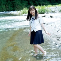 日向坂46渡辺莉奈、爽やか制服姿で色白素肌輝く 「アップトゥボーイ」初登場 画像