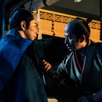 「どうする家康」岡田准一「勝手に涙が流れてきた」後輩・松本潤との共演で生み出せた信長像とは 画像