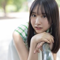 日向坂46藤嶌果歩、ノースリーブで色白素肌輝く 「週刊少年サンデー」表紙初登場 画像