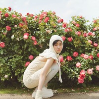 原菜乃華、艶肌際立つニットコーデ披露「bis」初登場 画像