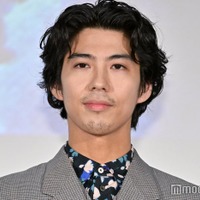賀来賢人、1ヶ月先の“重大発表”を予告「待てない」「前のツイートは伏線?」の声 画像