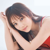 乃木坂46与田祐希、素肌際立つノースリーブ姿でオフショット感 画像