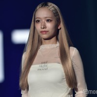 「今日好き」2児の母・重川茉弥、センター分けヘアが新鮮 シアートップスでSEXYに<TGC teen 2023 Summer> 画像