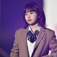「花束オオカミ」で話題の韓国人インフルエンサー・ちせ、ブレザー姿が新鮮 笑顔でランウェイウォーク<TGC teen 2023 Summer> 画像