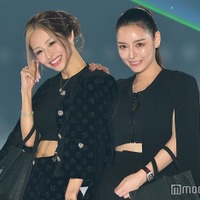 “伝説のキャバ嬢”門りょう「関コレ」ラスト出演 “トップキャバ嬢社長”進撃のノアとブラックコーデで仲良しランウェイ<関西コレクション 2023 A/W> 画像