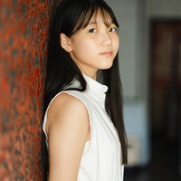 STU48諸葛望愛、ノースリーブで透明素肌際立つ 画像