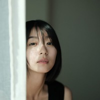 鳴海唯、初水着カットは「すごく緊張しました」筋トレで体作り 事務所移籍での心境・先輩女優への尊敬語る<モデルプレスインタビュー> 画像