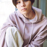萩原利久、朝のベッド撮影で素の表情「本当に寝れそう」 画像