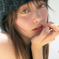 雑賀サクラ「ViVi」専属モデル加入 肌見せコーデで登場 画像