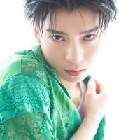 木津つばさ、夏グラビアでキリッとした表情 画像