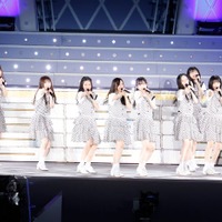 骨折で欠席発表の乃木坂46川崎桜、影アナでサプライズ登場 涙ながらに悔しさ吐露 賀喜遥香&田村真佑と“必殺技”も披露<真夏の全国ツアー2023> 画像