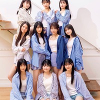 AKB4817期研究生、仲良く10人で密着 素肌感溢れるグラビア披露 画像