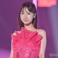 柏木由紀、美肌&美デコルテ披露 華やかドレス姿で「TGC」初ランウェイ<TGC2023A/W> 画像