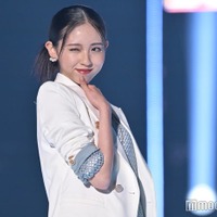 「Seventeen」入江美沙希、ショートパンツからスラリ美脚 ホワイトセットアップで爽やかに<TGC2023A/W> 画像