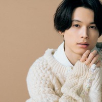 SixTONES松村北斗、秋ニットで“抱きしめたくなる”姿 おうち時間の過ごし方・色気を感じる瞬間語る 画像