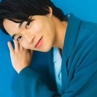 「オオカミちゃん」出演話題・米村知希、鮮やかなセットアップ姿で爽やか笑顔 画像