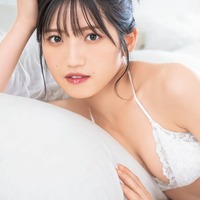 AKB48村山彩希、ビキニで美バスト披露 “おとぎ話の世界”表現<独占カットあり> 画像