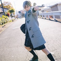 日向坂46上村ひなの、美脚輝く制服姿にキュン 画像