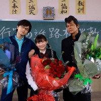 “座長”伊藤沙莉が涙 Sexy Zone中島健人・織田裕二らと「シッコウ!!~犬と私と執行官~」クランクアップ<出演者コメント> 画像